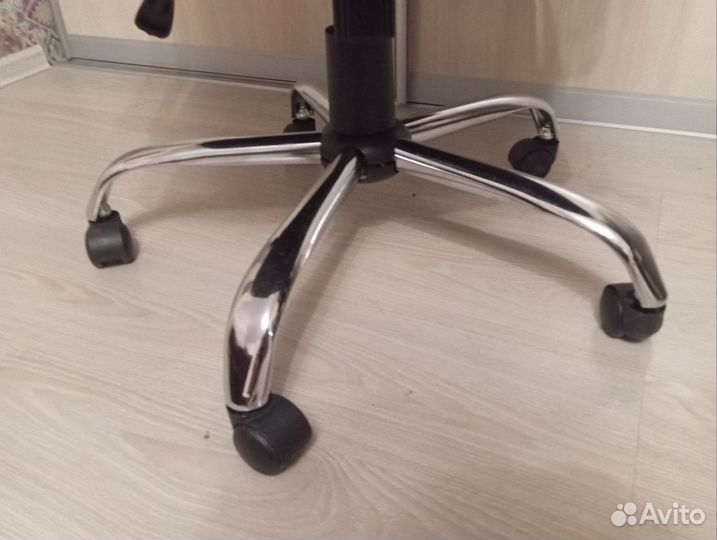 Компьютерное офисное кресло