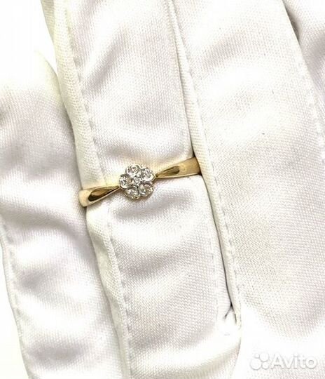 Золотое кольцо с бриллиантом 17,5р