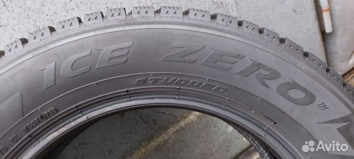 Pirelli Ice Zero 215/65 R17 103T