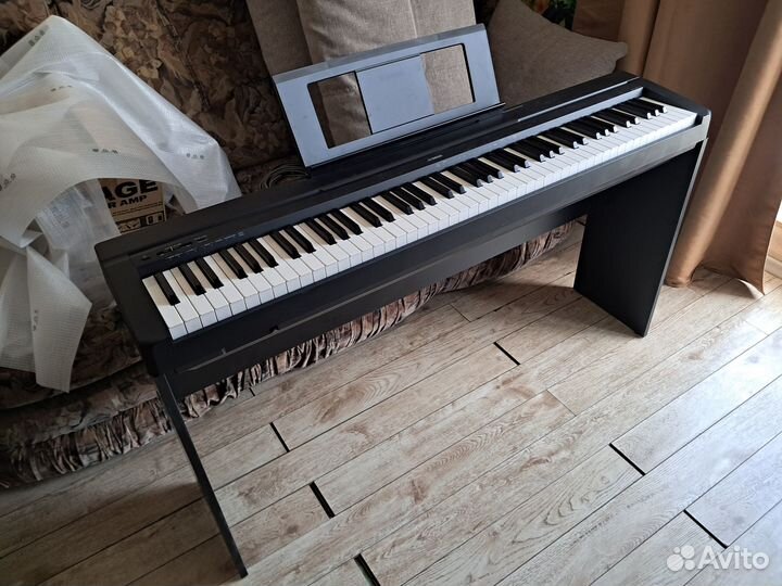 Yamaha P-45 со стойкой
