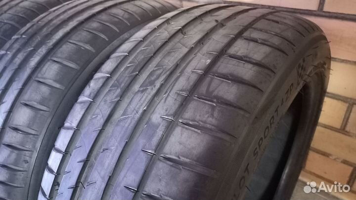 Michelin Pilot Sport 4 245/45 R18 и 275/40 R18 103Y