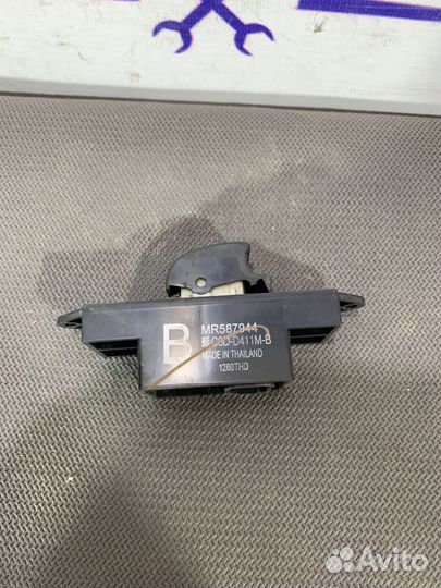 Кнопка стеклоподъемника Mitsubishi Lancer 2008