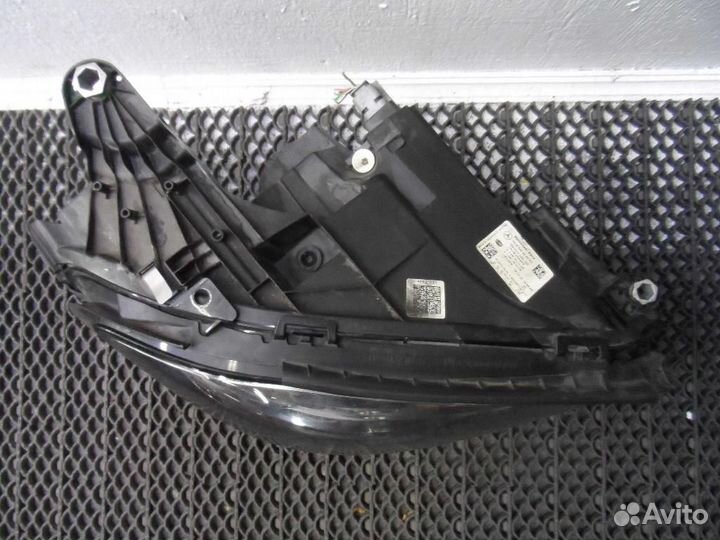 Фара левая Mercedes-Benz E-Class