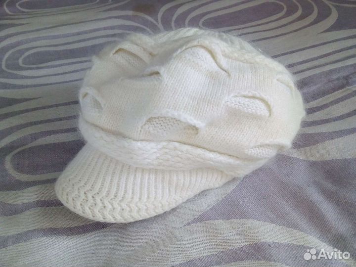 Шапка вязаная с козырьком