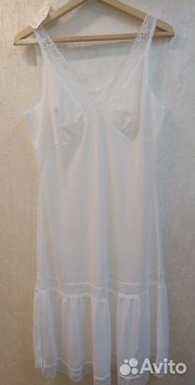 Вещи из 90-х рубашки, комбинации, чулки, вешалка