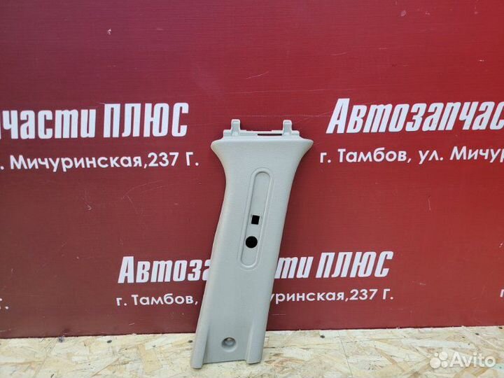 Обшивка средней стойки правая Renault Logan