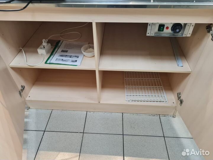 Тепловая витрина напольная