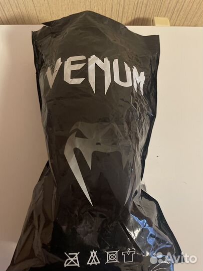 Боксерские перчатки 14 oz venum