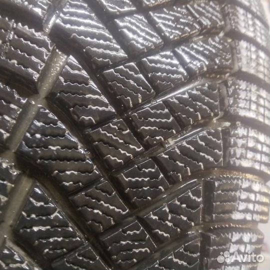 Pirelli Ice Zero FR 215/55 R16