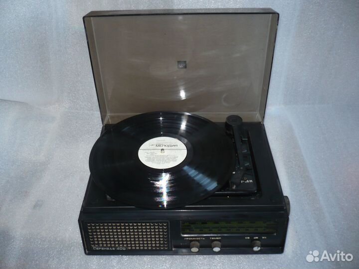 Проигрыватель виниловых пластинок 