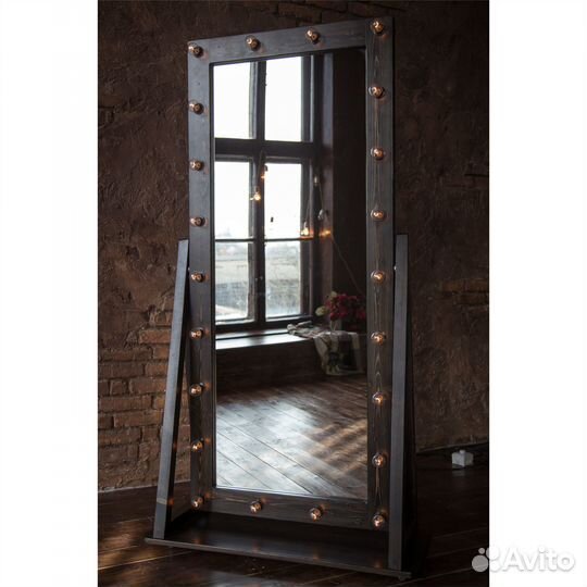 Зеркало с лампочками напольное