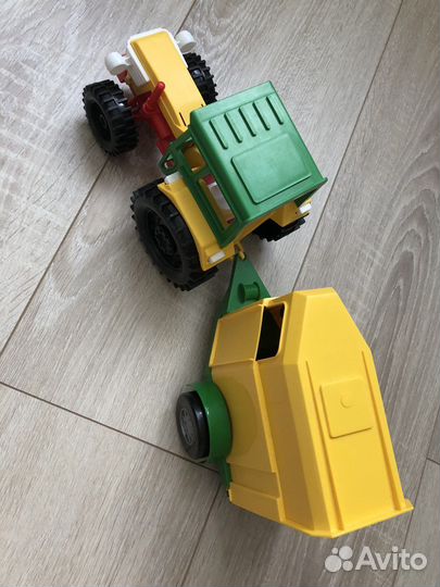 Трактор с прицепом