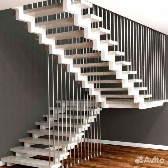 Лестница на металлокаркасе открытого типа