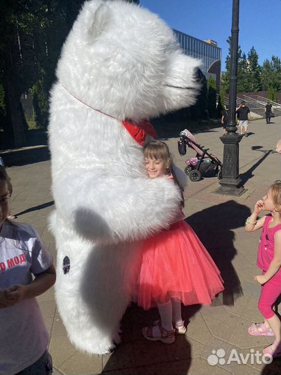 Белый мишка на праздник