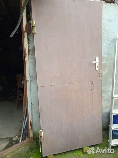 Дверьи 2шт.входные, двери крепкие, толстые