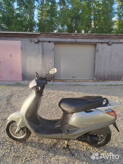 Скутер Honda Lead 100