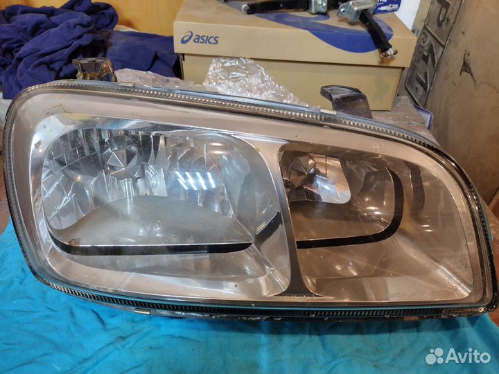 Продам фары для Тойота Раф4 1999 цена за обе