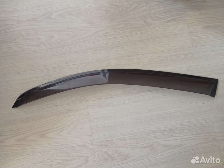 Ветровик на Ниссан нв 200 левый