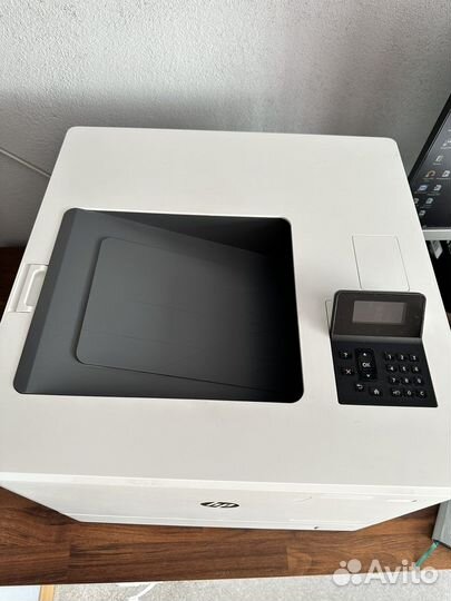 Цветной лазерный принтер HP laserjet m553