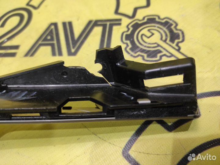 Накладка на торпедо декоративная правая Infiniti