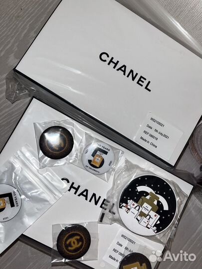 Chanel подарки, ленты,коробки, значки,аксессуары