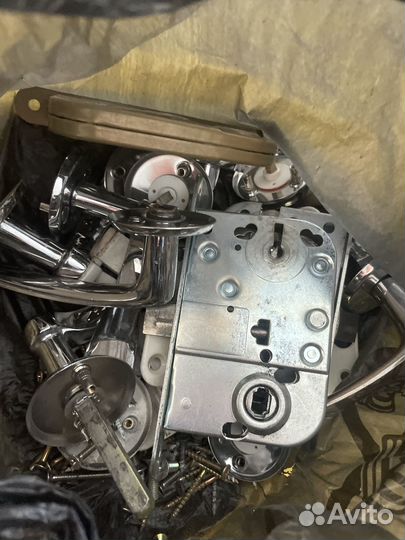 Замки и ручки для межкомнатной двери