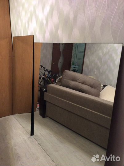 Зеркало листом