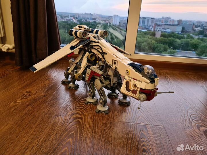 Lego Star Wars 10195 Republic Dropship with AT-OT