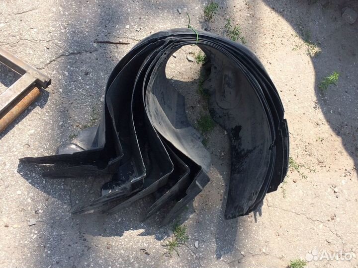 Подкрылок передний правый granta