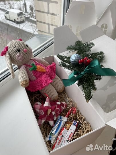 Вязаный зайка. Новогодний бокс