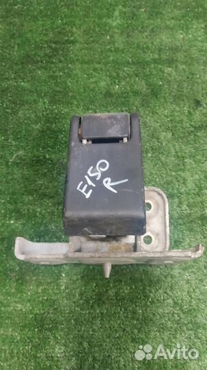 Петля двери правая Peugeot Expert 2010