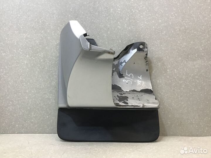 Брызговик передний левый Toyota Land Cruiser (120)