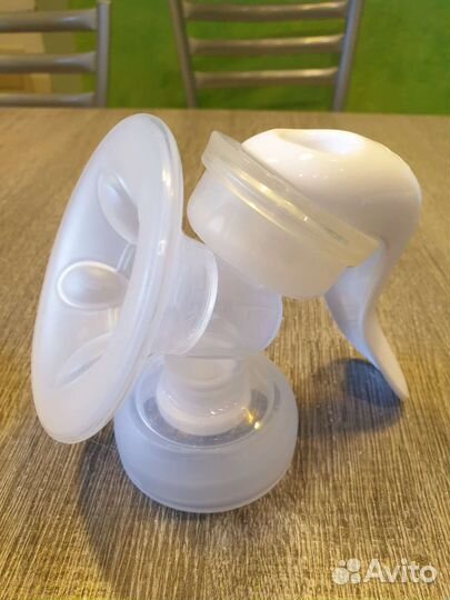 Молокоотсос, стерилизатор, контейнеры Avent