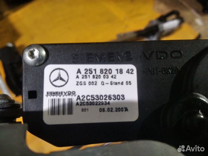 Привод открывания заднего стекла Mercedes W251