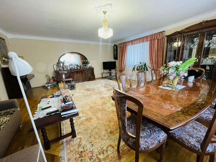 3-к. квартира, 122 м², 1/6 эт.