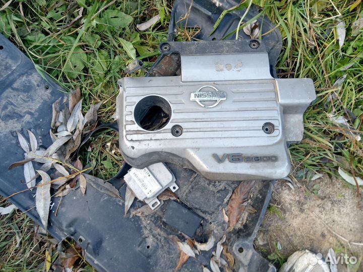 Крышка двс декоративная Nissan Maxima A33 2.0