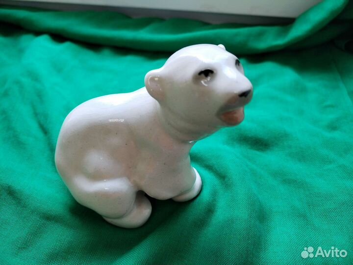 Фигурка фарфоровая Белый медведь лфз