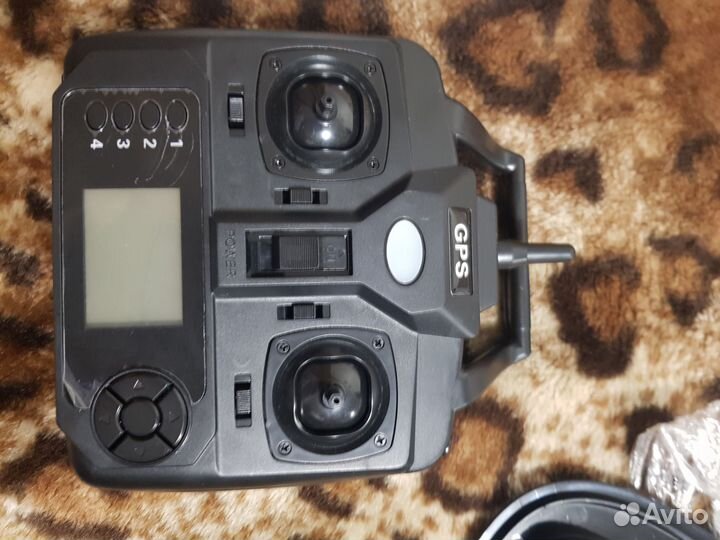 Прикормочный кораблик с gps и эхолотом V900