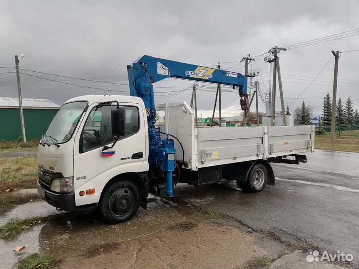 Hino 300 (Dutro) с КМУ, 2013