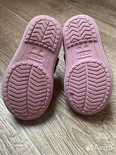 Сандалии для девочки Crocs