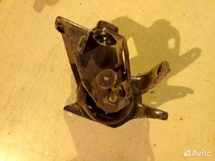 Опора двигателя (подушка двс) передняя левая GJ6G3