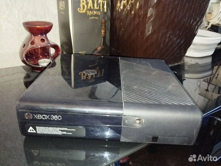 Xbox 360 E freeboot (прошитая) 250GB