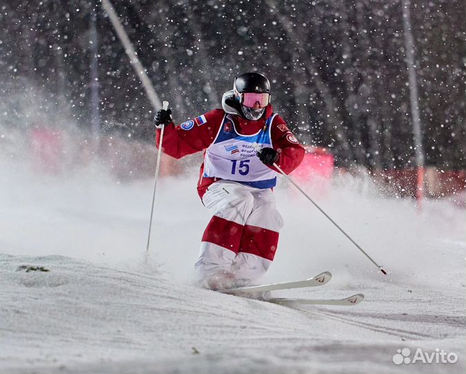 Инструктор по горным лыжам