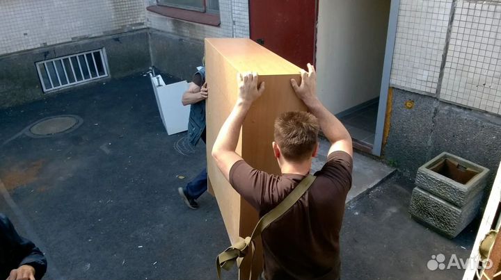 Грузчики. Бригада грузчиков. Рабочие руки