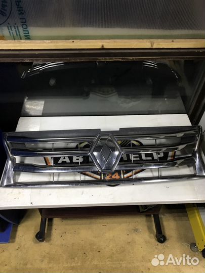 Решетка радиатора Renault duster