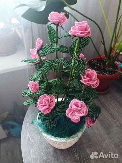 Цветок из бисера в горшке