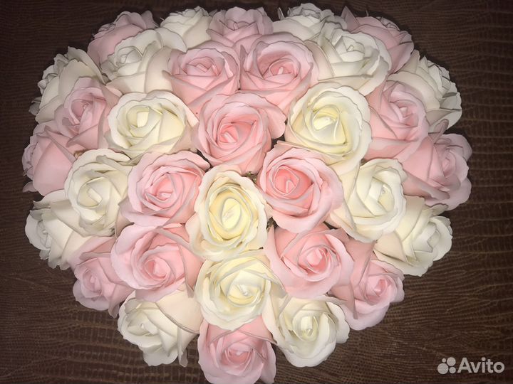 Букет из 33 мыльных роз в коробке-сердце