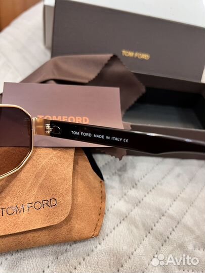 Солнцезащитные очки tom ford