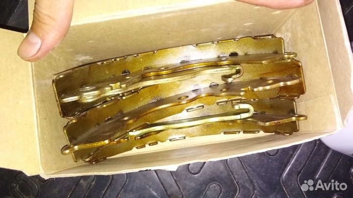 Задние тормозные колодки на Hyundai Accent