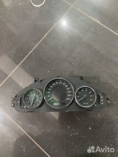 Mercedes w219 панель приборов